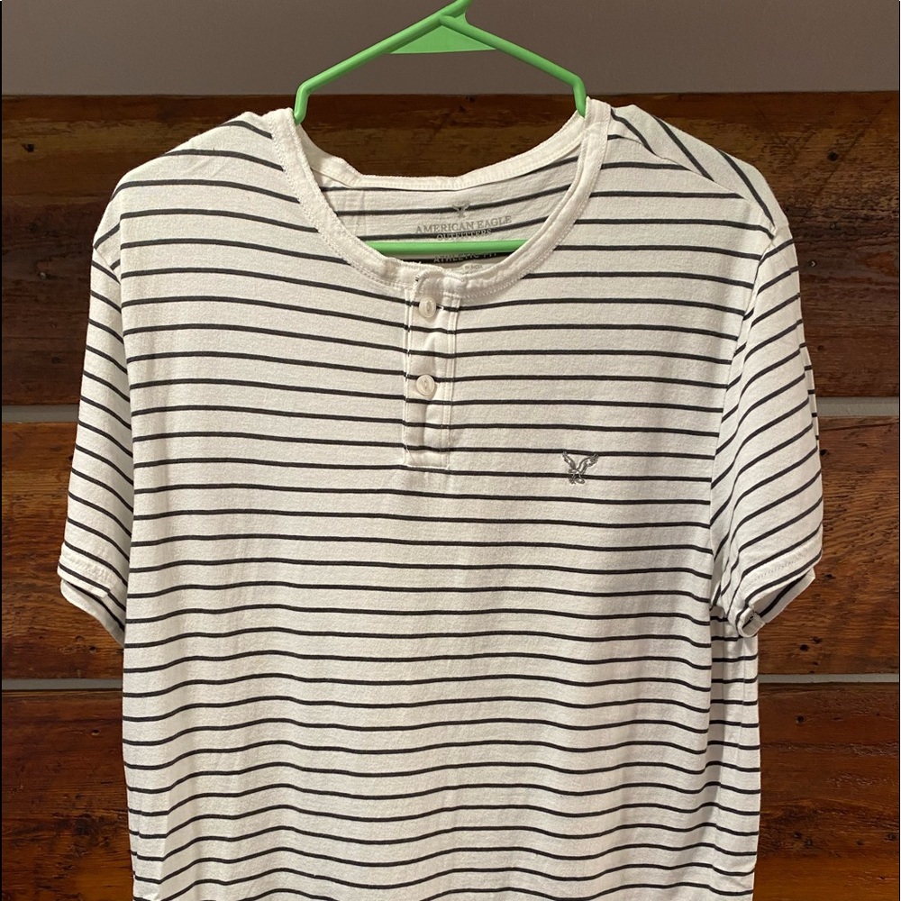 American Eagle large shirt